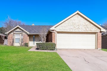 417 Kalmia Dr Arlington, TX 76018